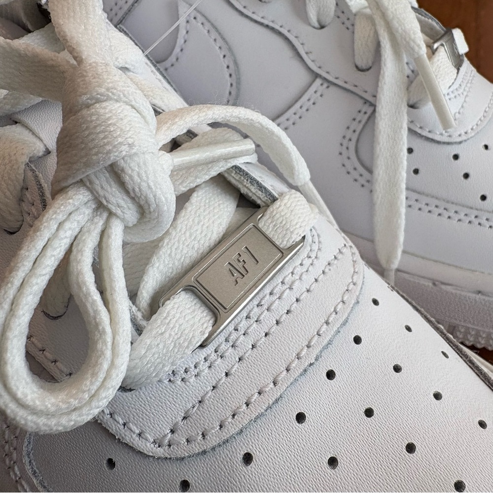 NWOB! Kids Nike Air Force 1 Low White Sneakers. Size 7 - Picture 3 of 6